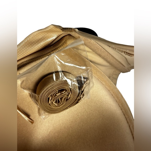 Bali Smoothing Bra w Hidden Underwire, No-Slip Gripper & Strapless Option - 44D - Picture 5 of 8